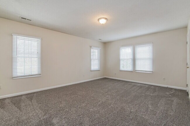 Building Photo - 813 Hanska Way