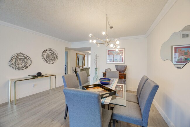 Building Photo - 1537 E Hillsboro Blvd