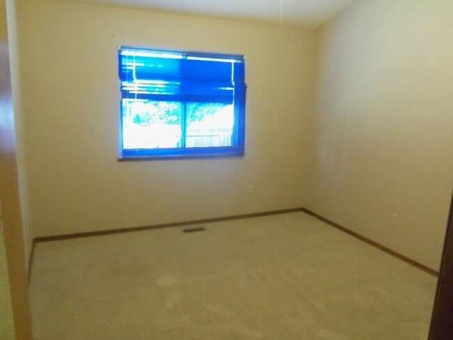 Building Photo - 8165 Lythrum Dr