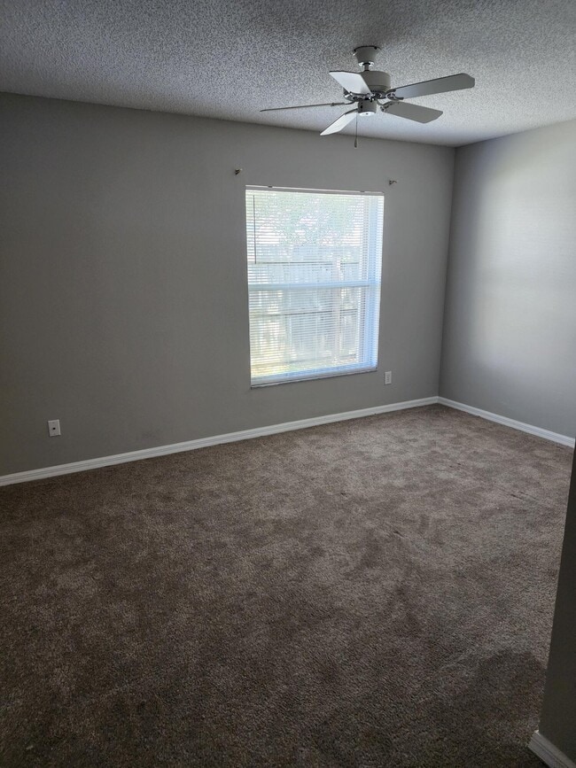 Building Photo - 1415 Hill Ave