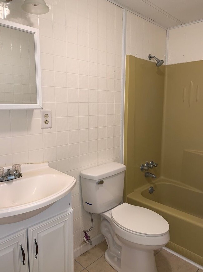 Building Photo - 709 Lee Rd