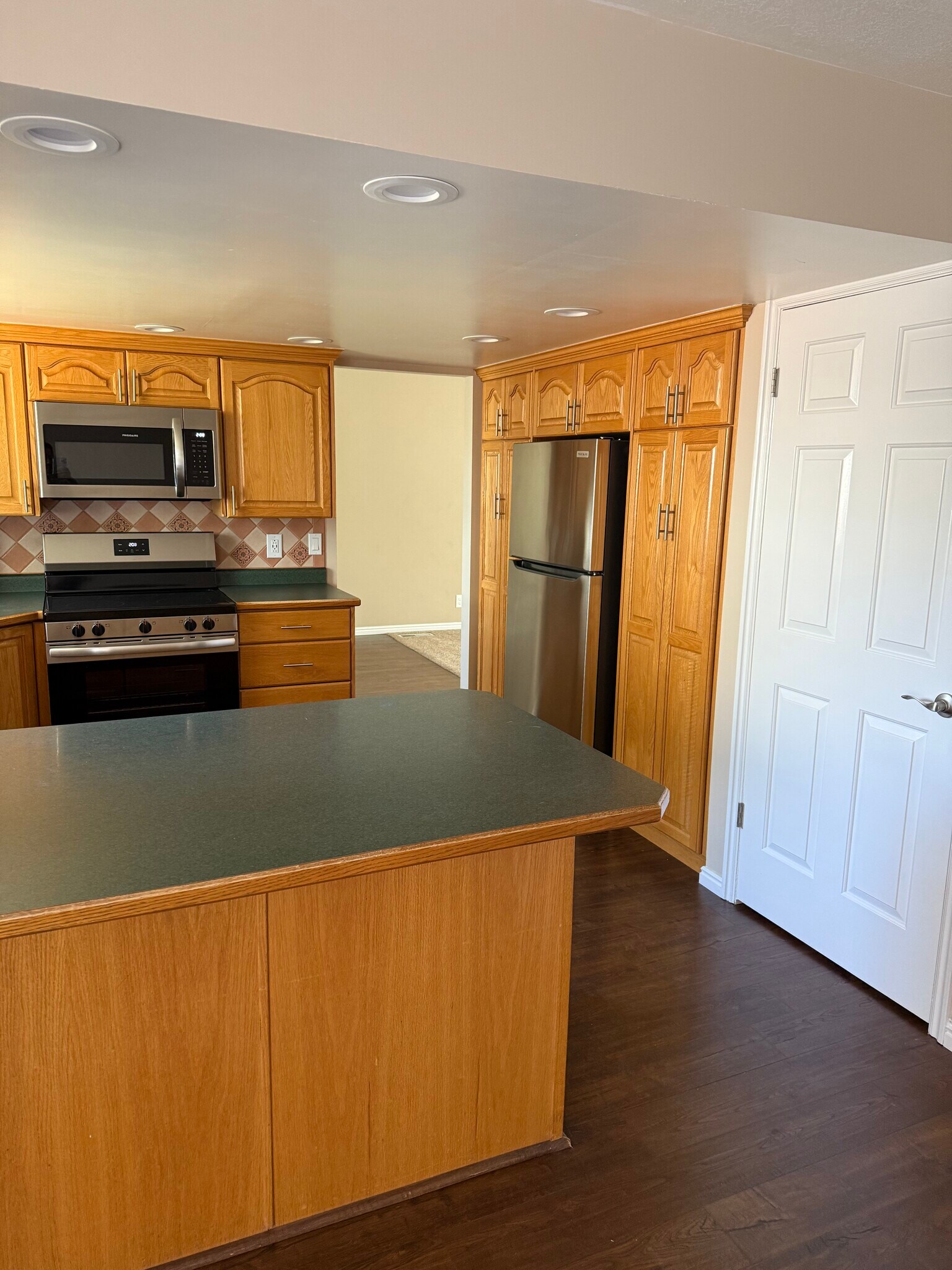 Kitchen - 1453 E Vintry Cir
