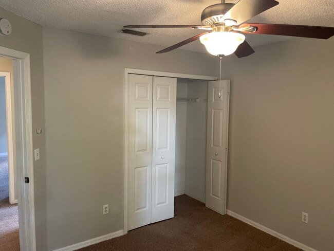 Building Photo - 3-bedroom, 2-bath home features a 2-car garage