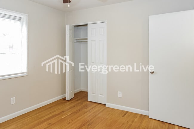 Building Photo - 2620 Rockwell Rd NW