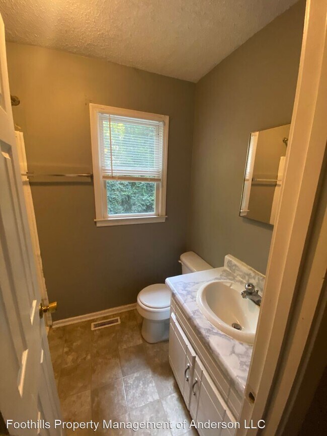 Building Photo - 3 br, 2 bath House - 1908 Northview Ave