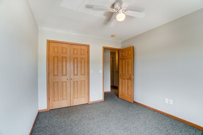 Building Photo - 1117 N Byrne Rd