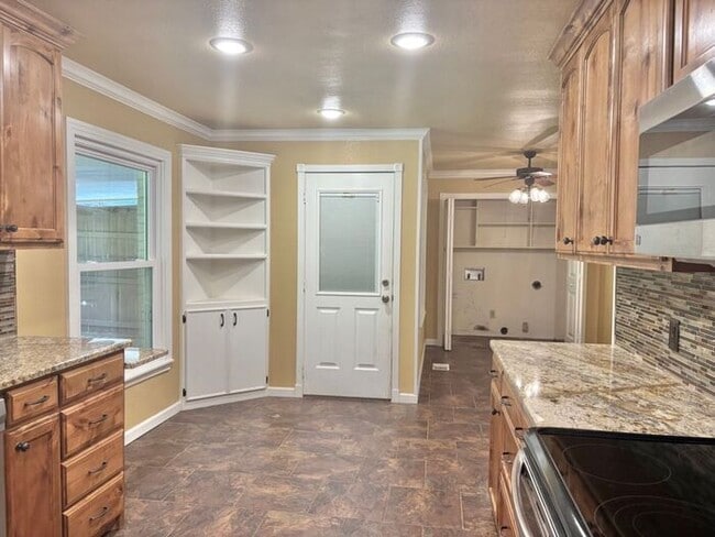 Building Photo - Available Now! Updated 3 Bed 2 Bath in Tyler!