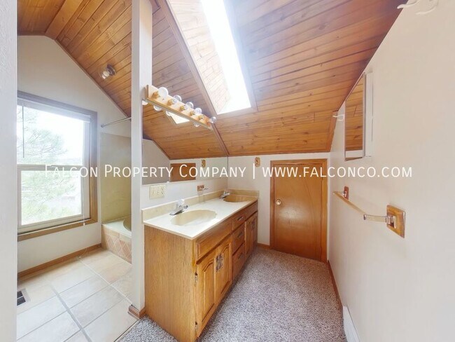 Building Photo - 985 Pulpit Rock Cir S