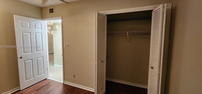 Building Photo - 6060 S Falls Cir Dr