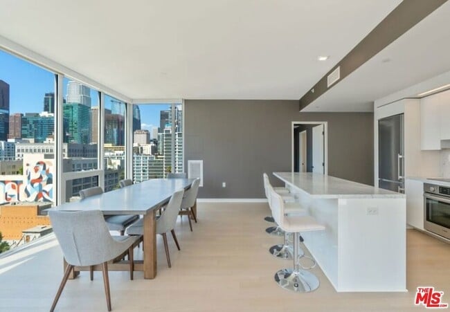 Building Photo - 1050 S Grand Ave