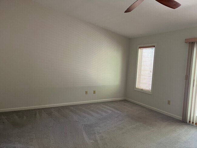 Building Photo - 12 Boulevard Dr