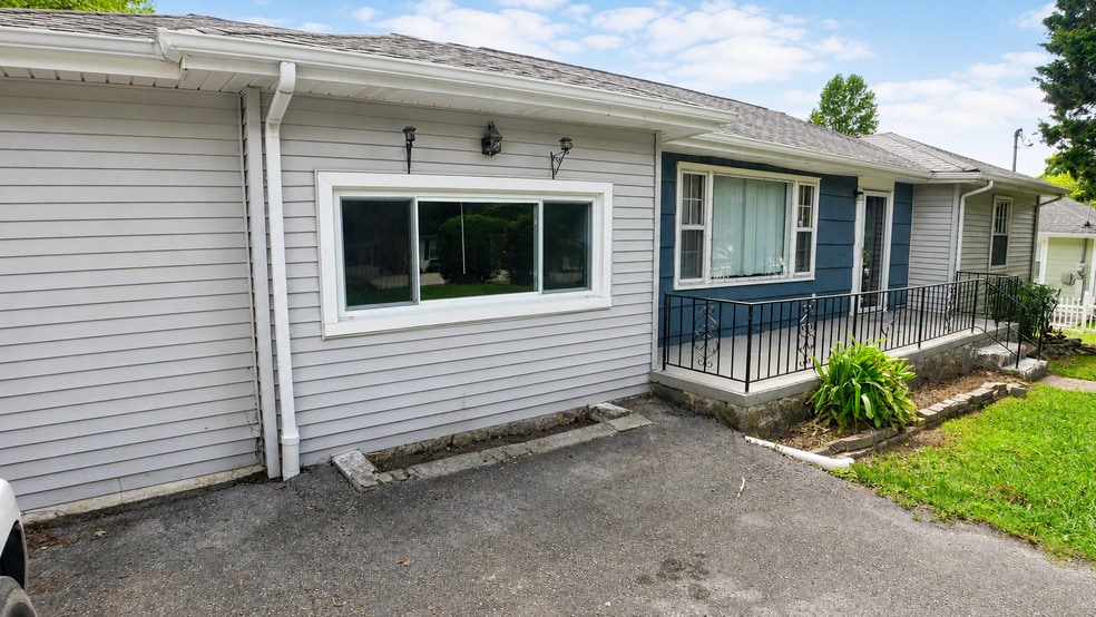 Building Photo - 610 Mauldeth Rd