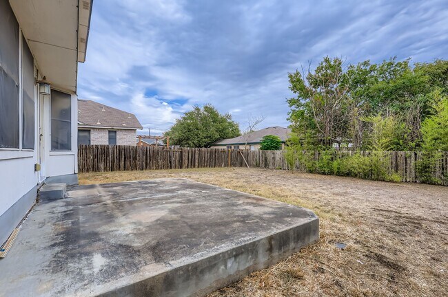 Building Photo - 1503 Lobo Mountain Dr