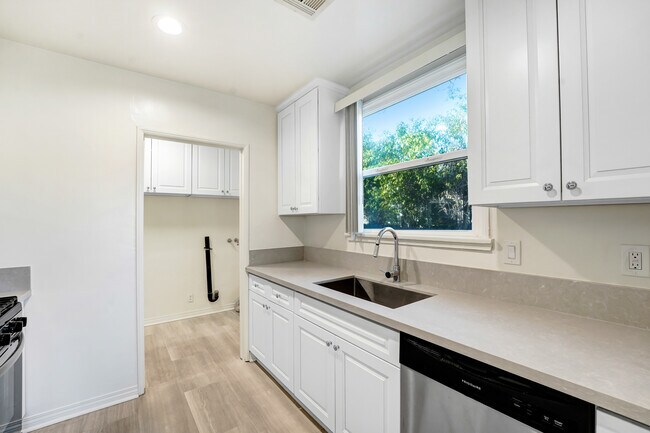 Building Photo - 5107 Enfield Ave