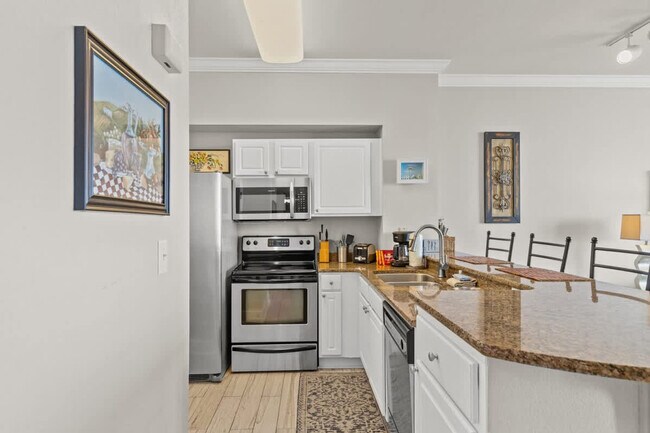 Building Photo - 16819 Front Beach Rd