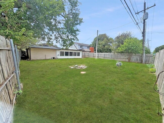 Building Photo - 6707 NW Compass Dr