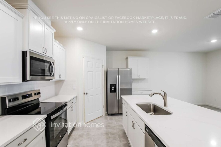 Building Photo - 9671 Seaspray Dr