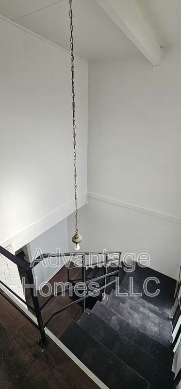 Building Photo - 911 N 70th Terrace