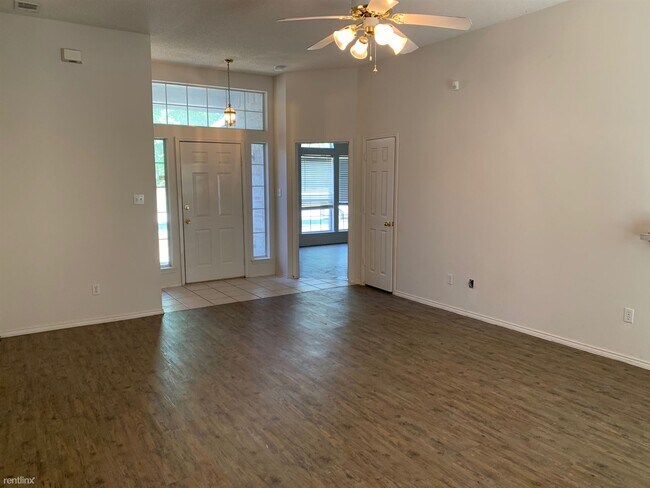 Building Photo - 3 br, 2 bath House - 1142 Robin Circle