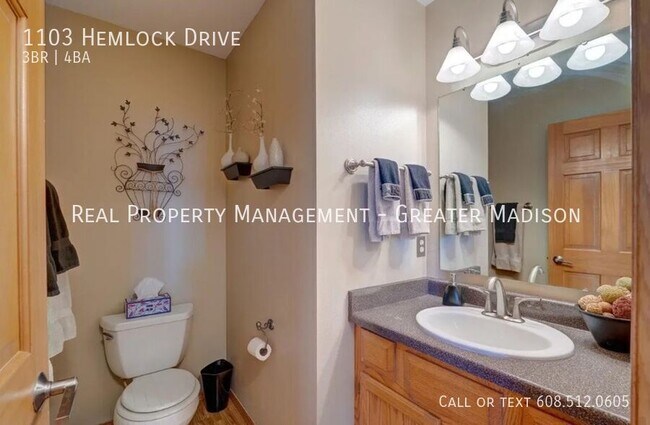 Building Photo - 1103 Hemlock Dr