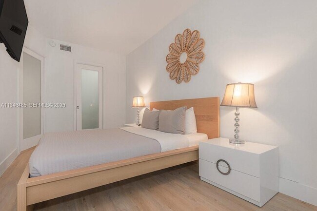 Building Photo - 2301 Collins Ave