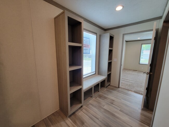 Building Photo - 9542 Seaway Dr
