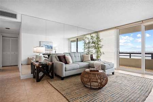 Building Photo - 5700 Mariner St