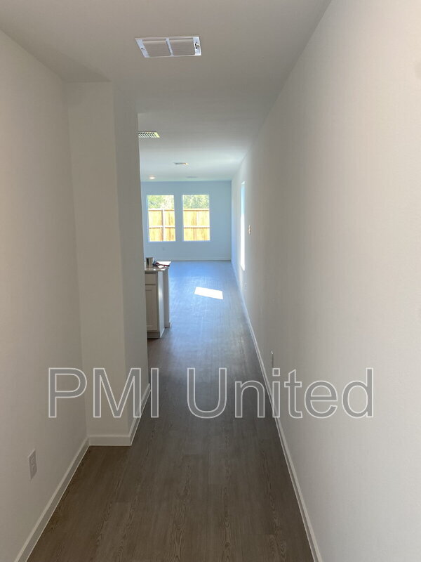 Building Photo - 3012 Burmese St