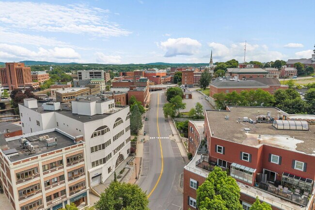 Building Photo - Luxury Condo for Rent – Franklin Place, Bangor
