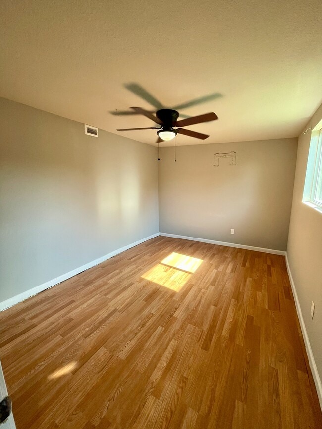 Building Photo - 9451 Hindi Dr