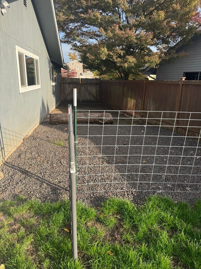 Building Photo - 754 Edgemont Way