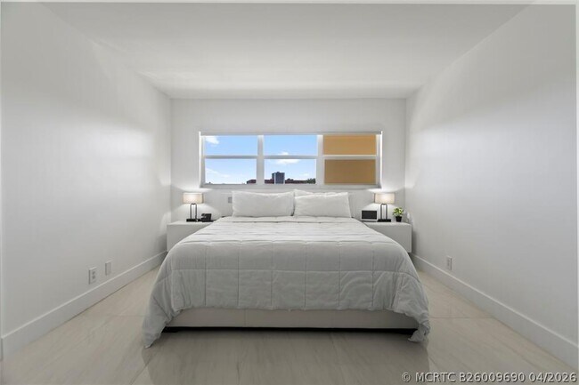 Building Photo - 3100 NE 48th Ct