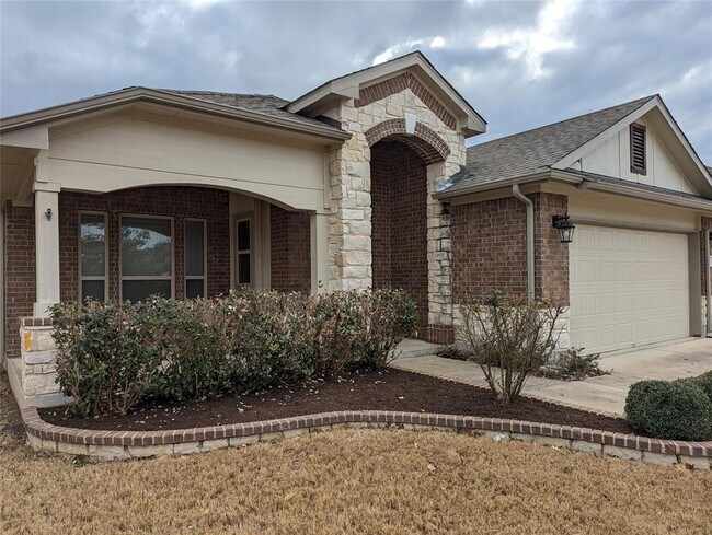 Building Photo - 313 Summer Pointe