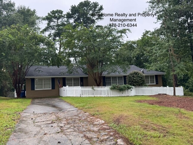 Primary Photo - 828 Forest Ridge Dr W