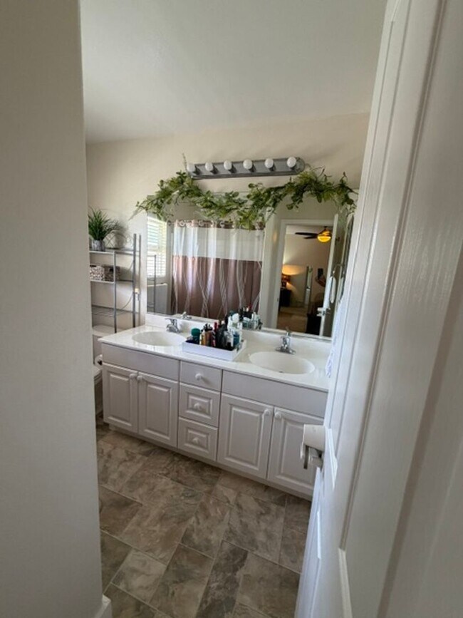 Building Photo - 3 bed 2.5 Bath 2 car garage/ Central AC/ Ewa Beach!