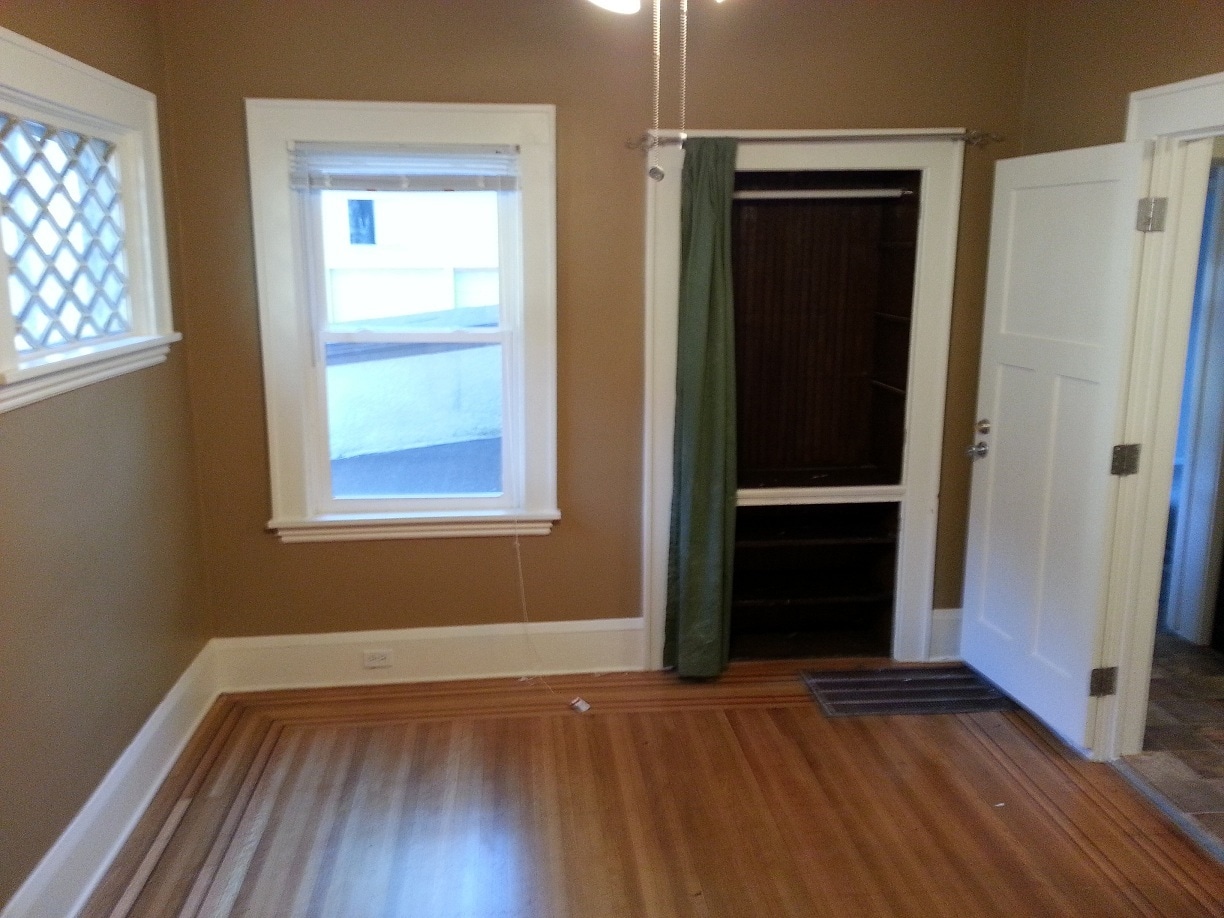 Building Photo - 516 4th Ave SE