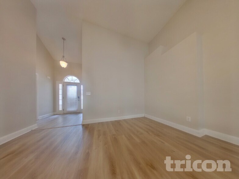 Building Photo - 349 Morning Star Dr