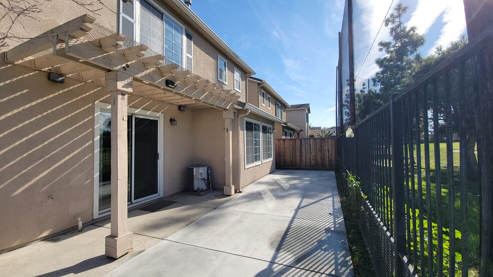 Building Photo - 1537 Hermocilla Way