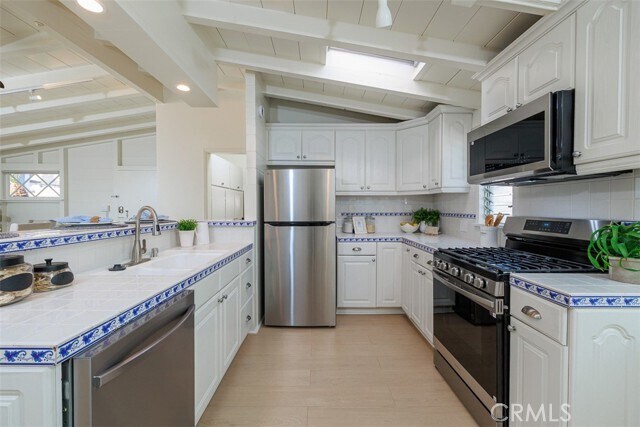 Building Photo - 1225 Gaviota Dr