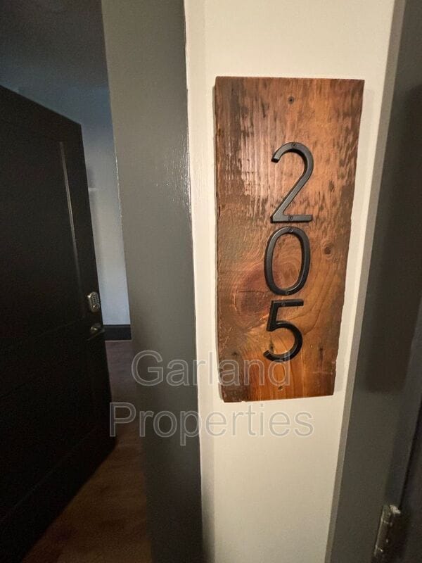 Primary Photo - 73 W Main St