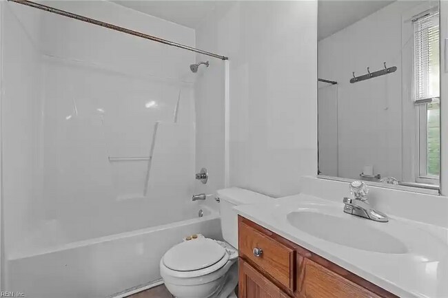 Downstairs Bath - 1417 Melrose Pky