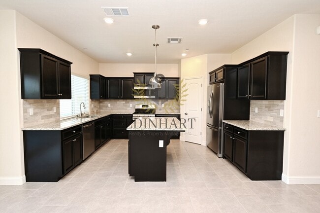 Building Photo - 645 Blue Oak Lane W