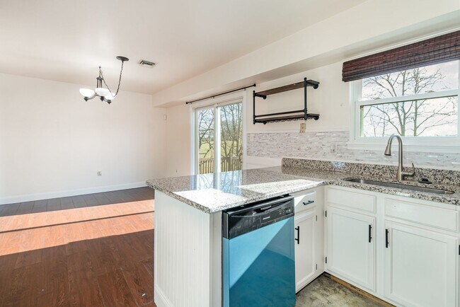 Building Photo - 6280 Spring Knoll Dr