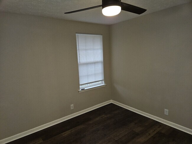 Building Photo - 101 Edgewood Dr