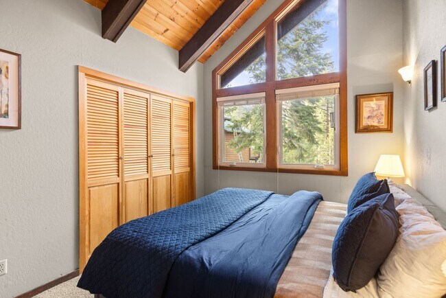 Building Photo - Alpine Meadows Winter Escape Ski Lease