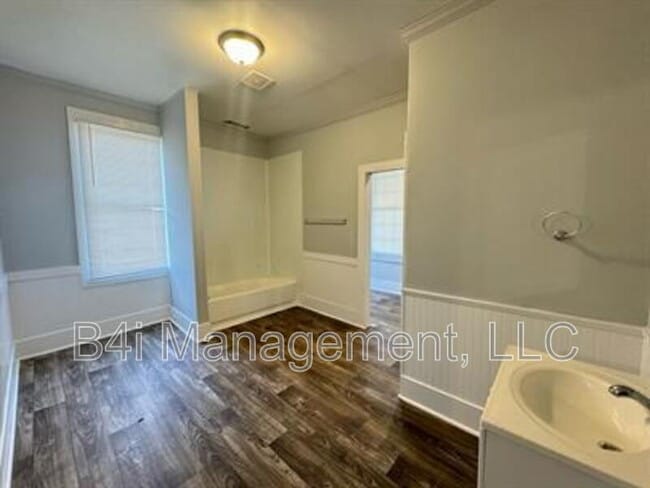 Building Photo - 306 Veazey St