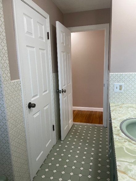 Building Photo - 5 Ambrose St