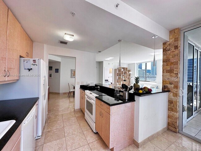 Building Photo - 801 Brickell Key Blvd