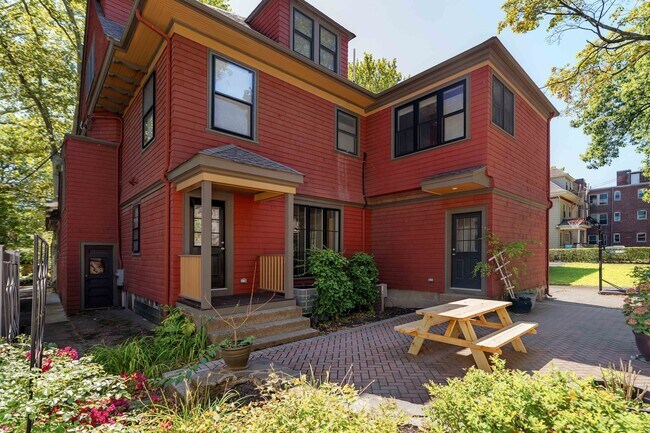 Building Photo - 26 Beals St