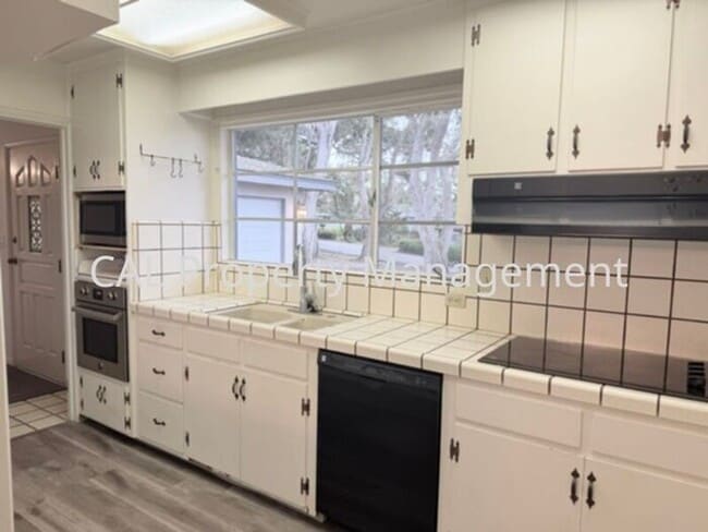 Building Photo - Beautiful 3-Bedroom Pebble Beach Home!